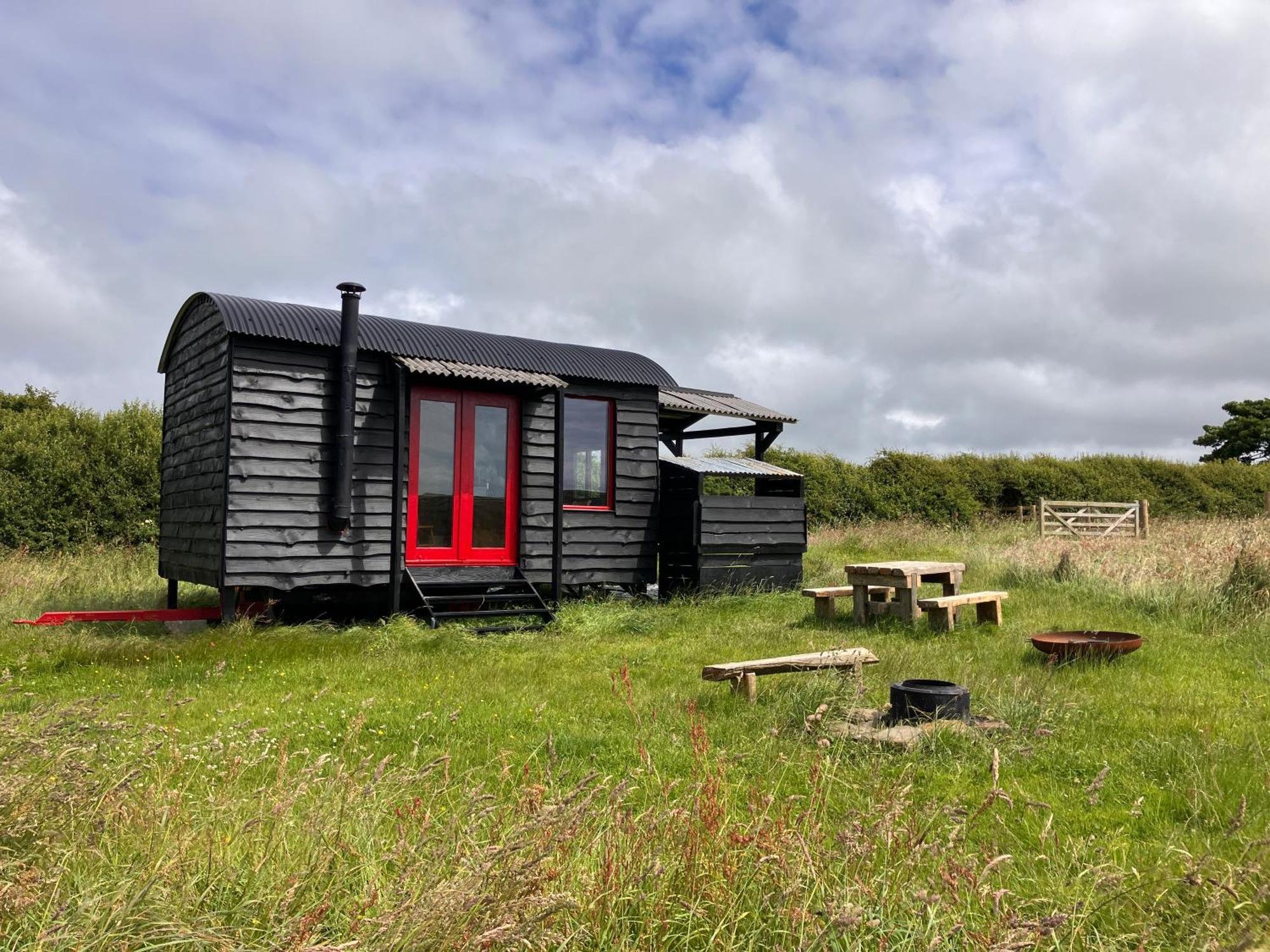 Shepherds Hut In A Private Meadow With Sea Views Хартленд Экстерьер фото