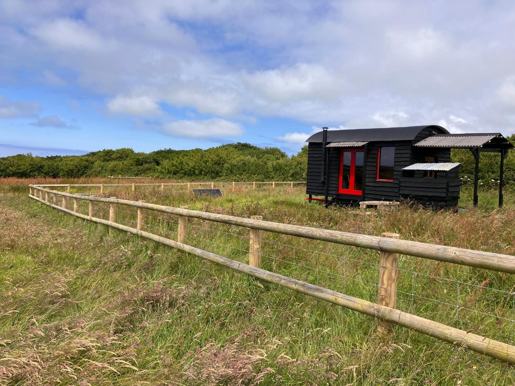 Shepherds Hut In A Private Meadow With Sea Views Хартленд Экстерьер фото
